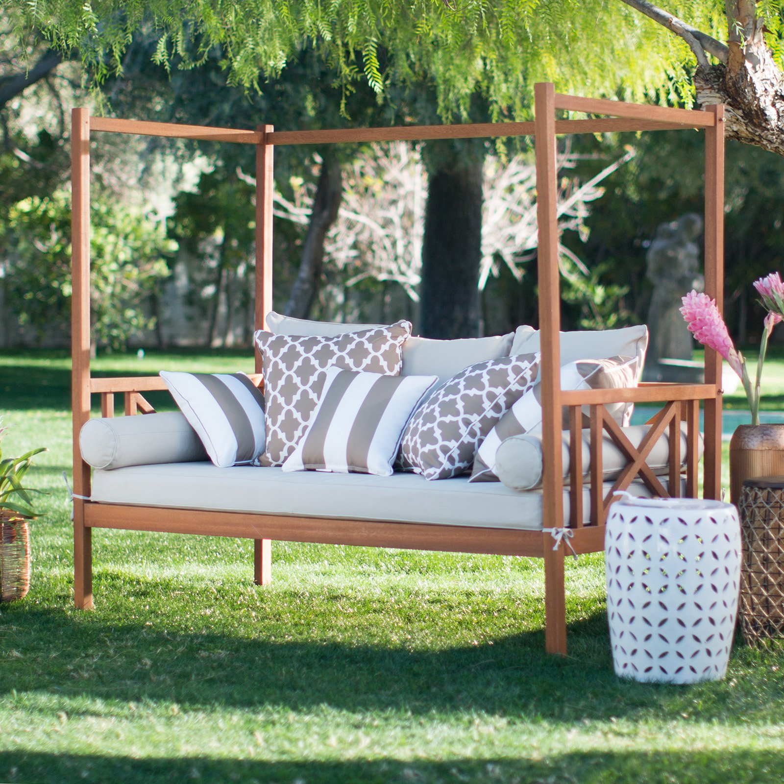 outdoor daybed